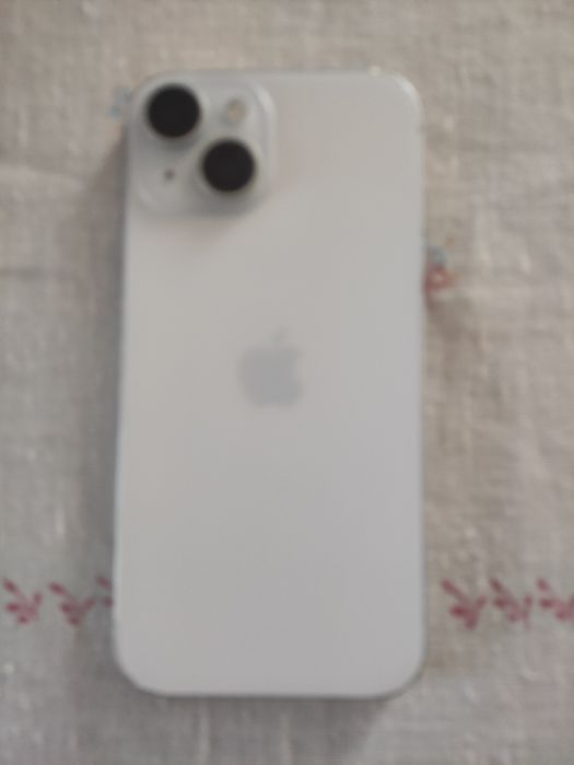 iPhone 15 completamente como novo.