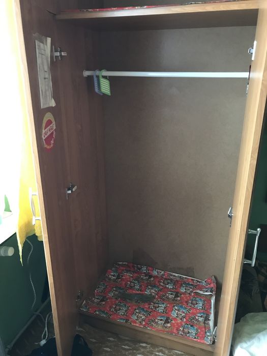 Szafa w okleinie drewnianej