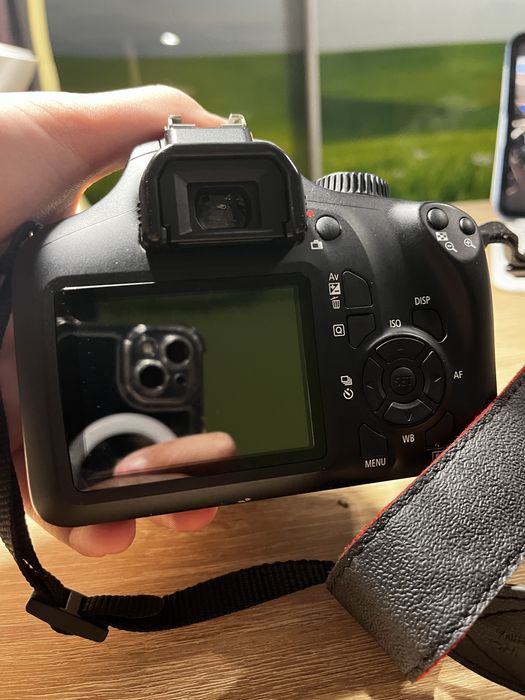 Терміново!!! Продам фотоапарат canon 4000d в хоршому стані!