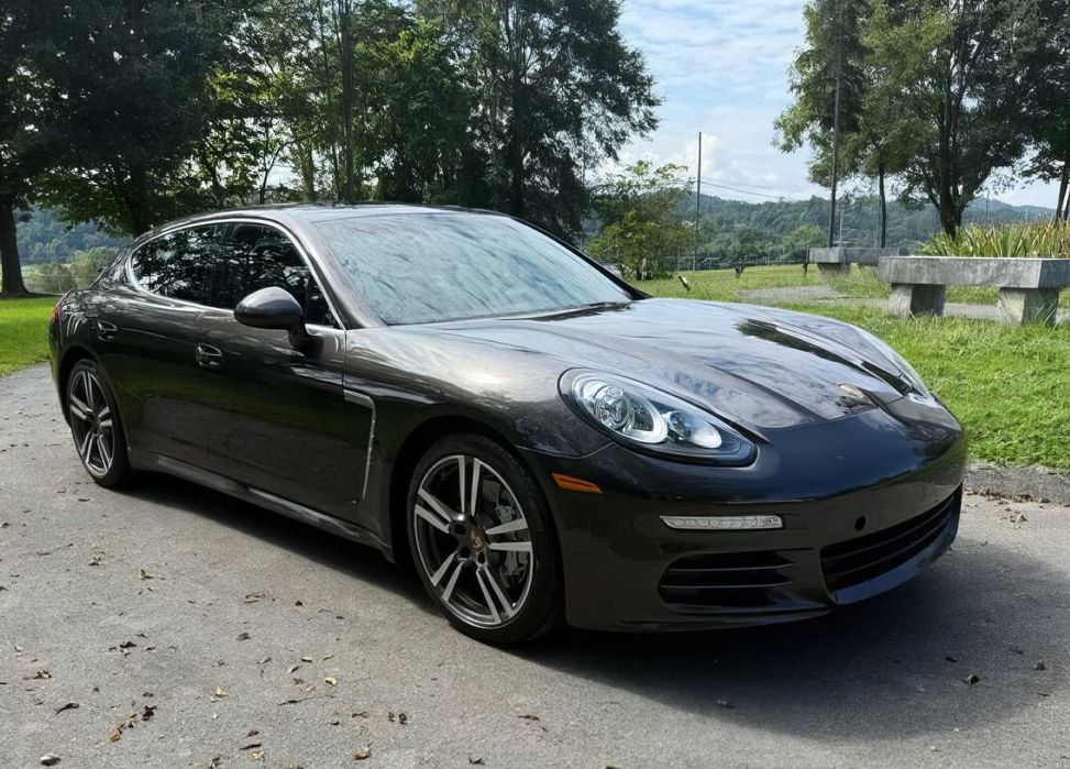 Porsche Panamera      2015