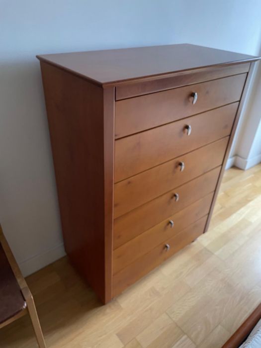 Conjunto camiseiro e mesas cabeceira em cerejeira