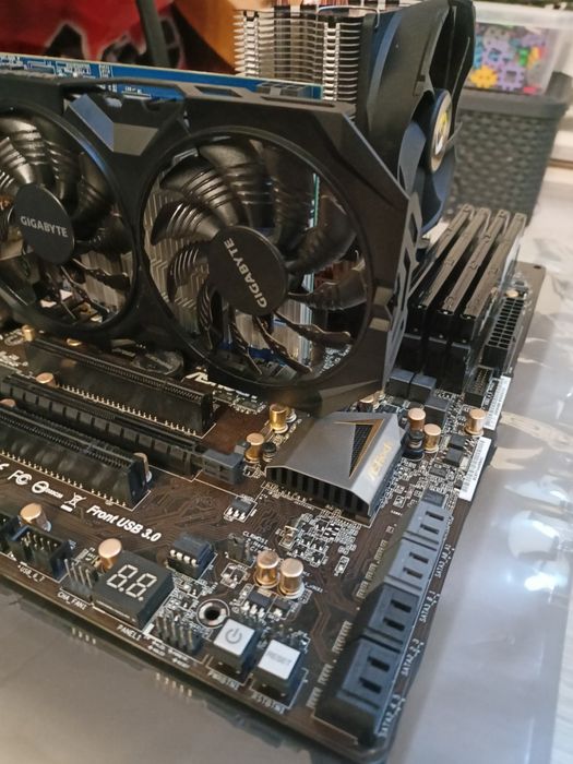 Komputer (Z77 EXTREME 4 GTX 750 TI 16GB RAM)