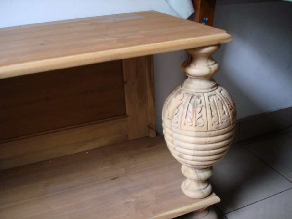 Lustro oprawione drewnem