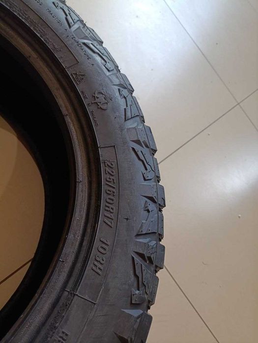 Пара шин б/у 225/60R17 103H Maxxis Razr AT