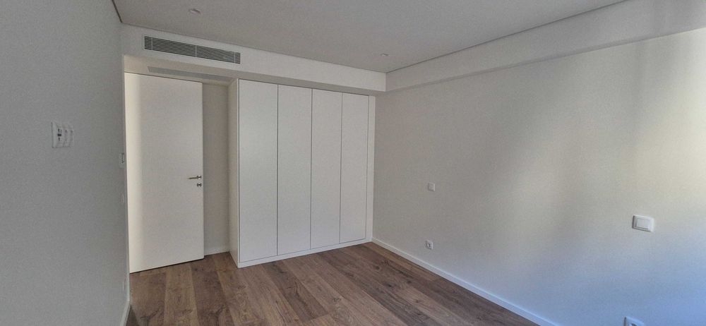 Quarto para estudantes/mestrados na Rua de Camões, junto Metro da Trindade