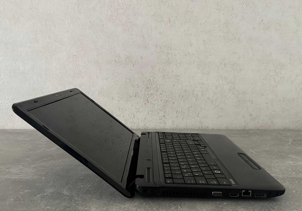 Ноутбук Toshiba (Core i5 / 4 ГБ DDR3 / 128 ГБ SSD / Radeon HD × 1 ГБ)