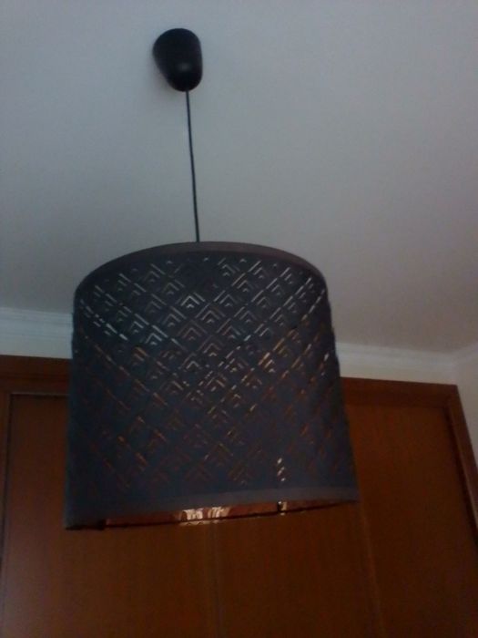 Candeeiro de teto ikea + candeeiro de mesinha de cabeceira ou cómoda