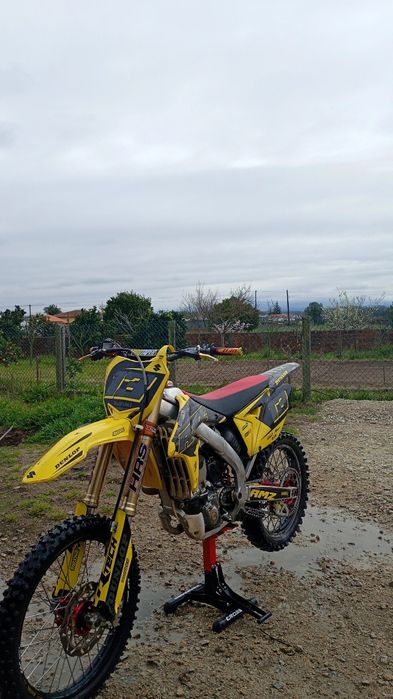 Suzuki RMZ 250 em bom estado