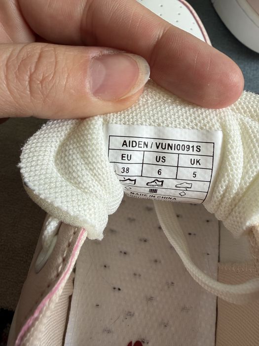 Кросівки Levis 38-39 розмір