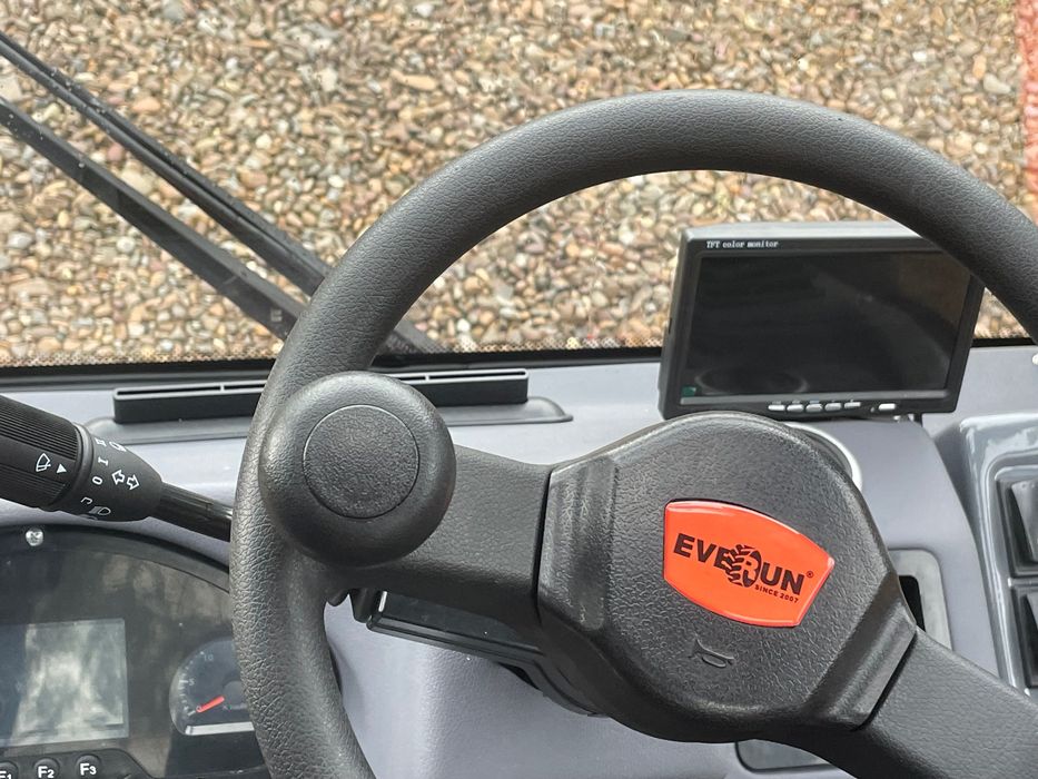 Пропоную телескопічний  навантажувач EVARUN 1500 новий