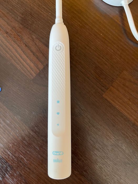 Szczoteczka soniczna Oral B Pulsonic Slim 2000 plus 2 końcówki
