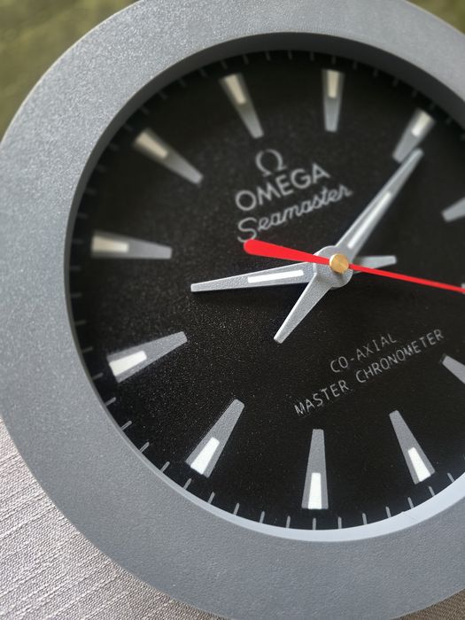 Zegarek na ścianę omega Nowy