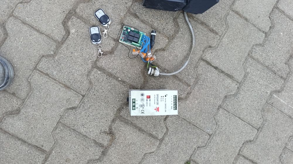 Napęd do bramy dwuskrzydłowej rozchylnej komplet