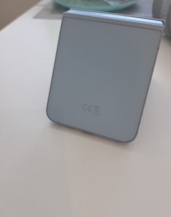 Телефон Samsung flip 6