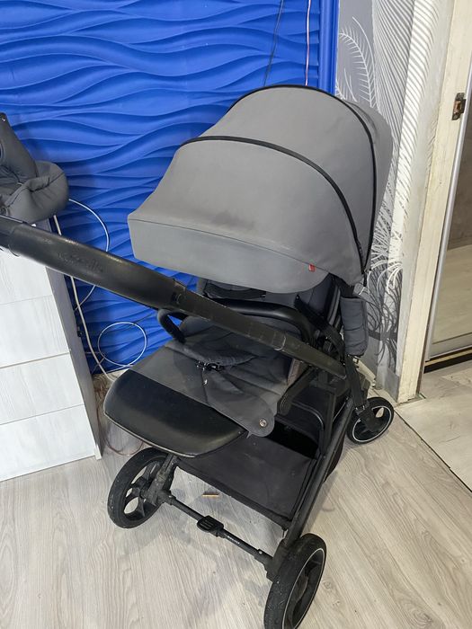 Продам коляску Carello