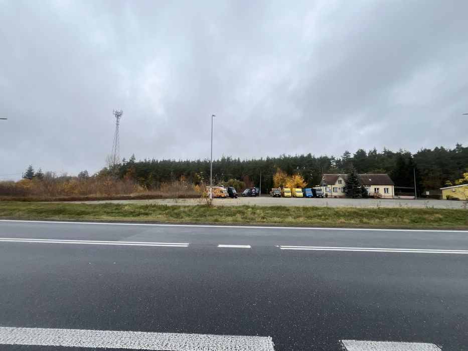 Parking TIR przy Stacji Paliw w Sadykierzu  z budynkiem Barowo-Mieszk.