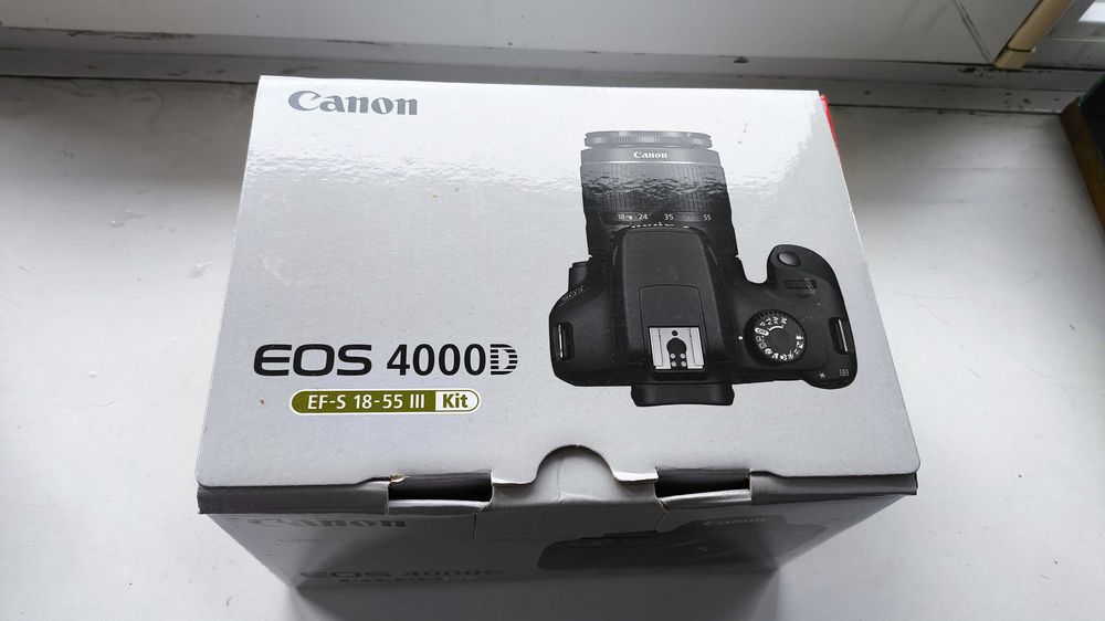 Дзеркальний фотоапарат Canon EOS 4000D Kit 18-55mm III