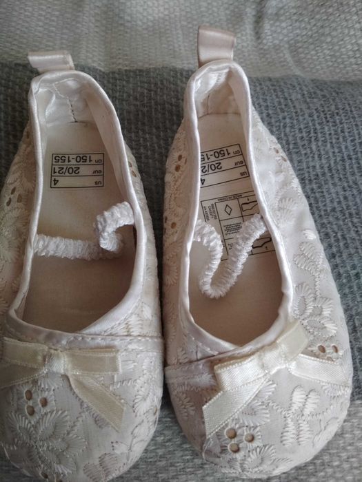 Buciki koronkowe z gumeczką r 20/21 + skarpetki Soxo