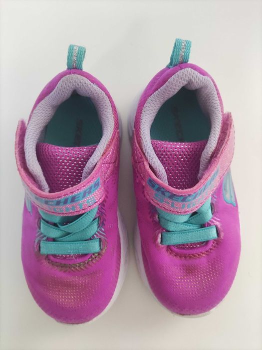 Sapatilhas e sapatos criança