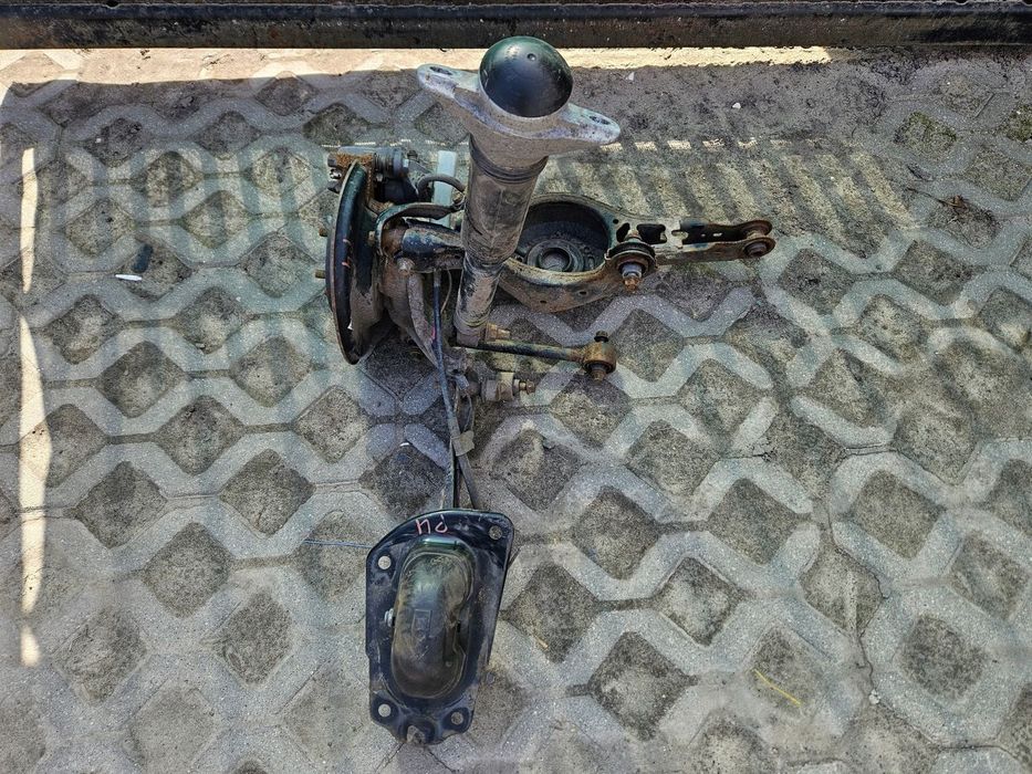 TOYOTA PRIUS IV ZWROTNICA PRAWA WAHACZ PRAWY TYŁ KOMPLET