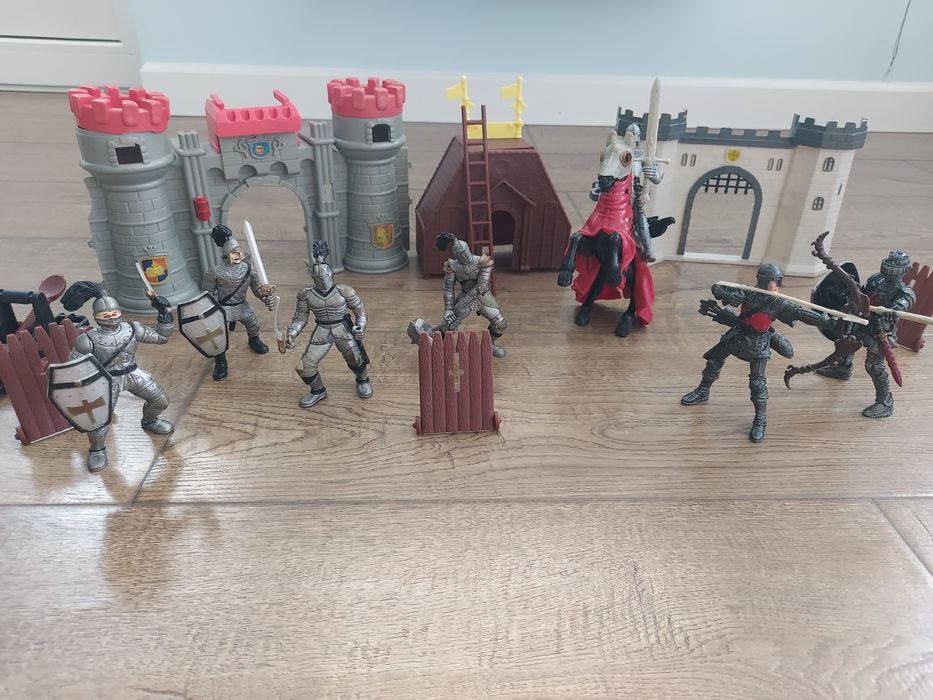 Продам набор рыцарей elc, schleich, рыцарь на коне