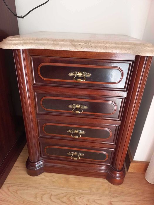 Duas Mesinhas de cabeceira