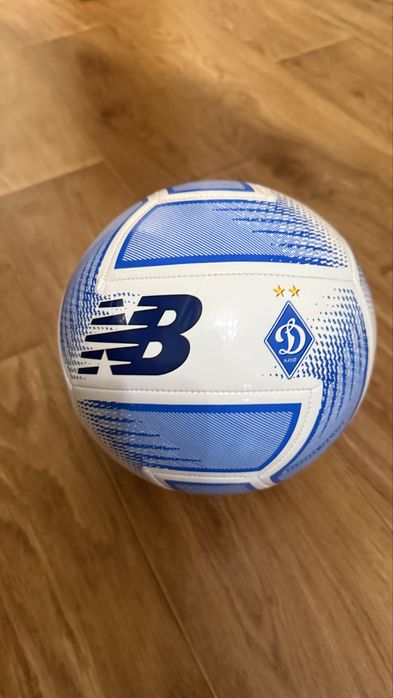 М’ячі Динамо різних сезонів (Розмір 5). New Balance, оригінальний