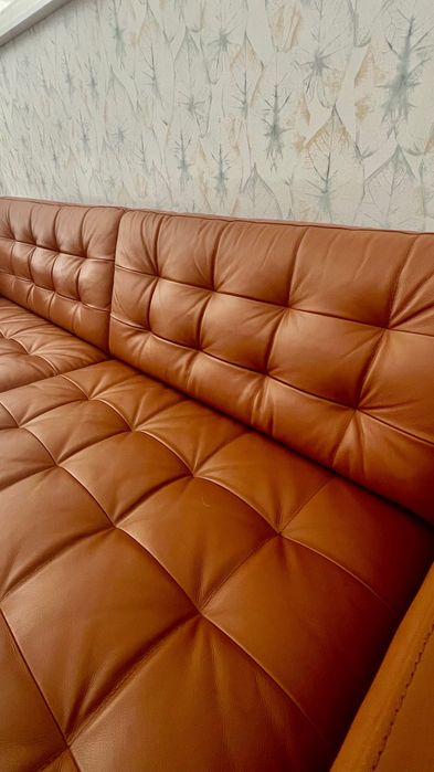 Sofá Moderno Cor Cognac Como Novo