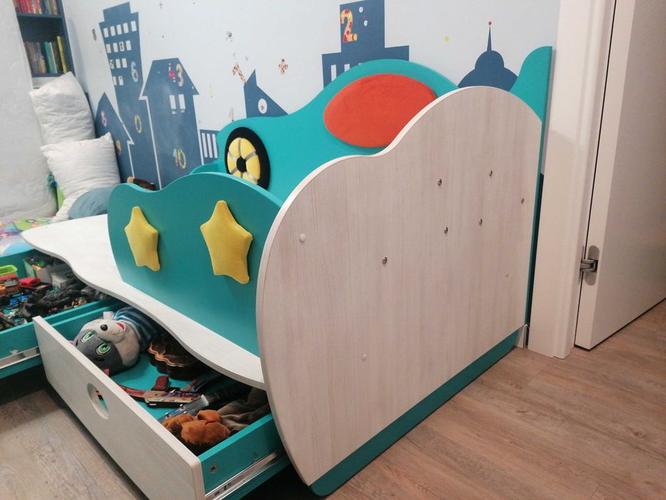 Дитяче ліжко машинка