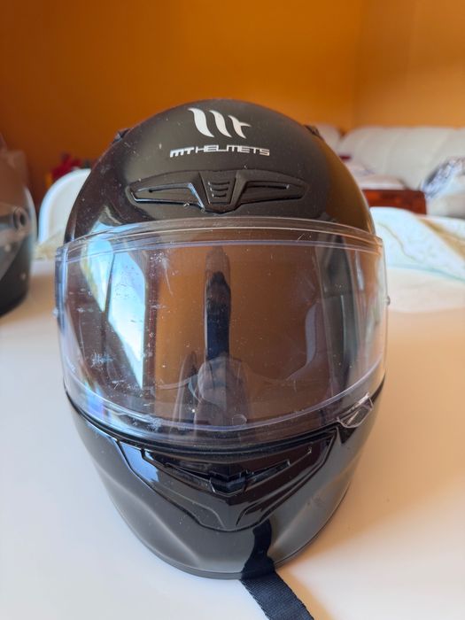 Capacete preto pouco uso