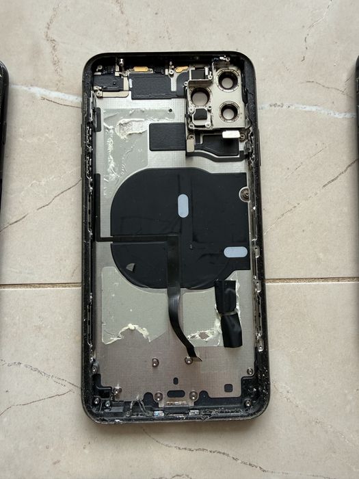 Упакування до Айфонів з корпусами Iphone в наявності