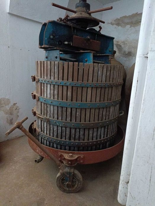 Adega antiga desativada