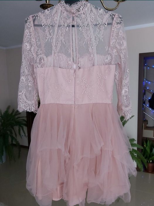 Sukienka pudrowy róż tiulowa koronkowa XS Chi chi London petite