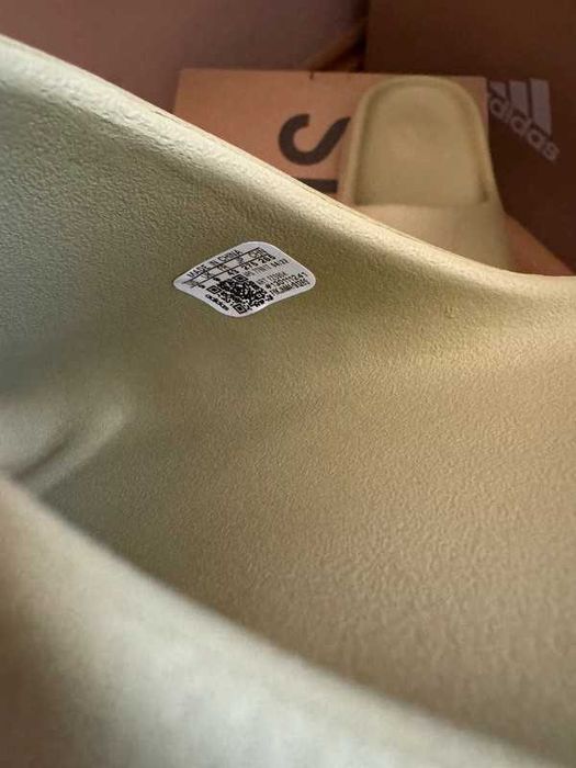 Klapki Adidas Yeezy slide resin 43