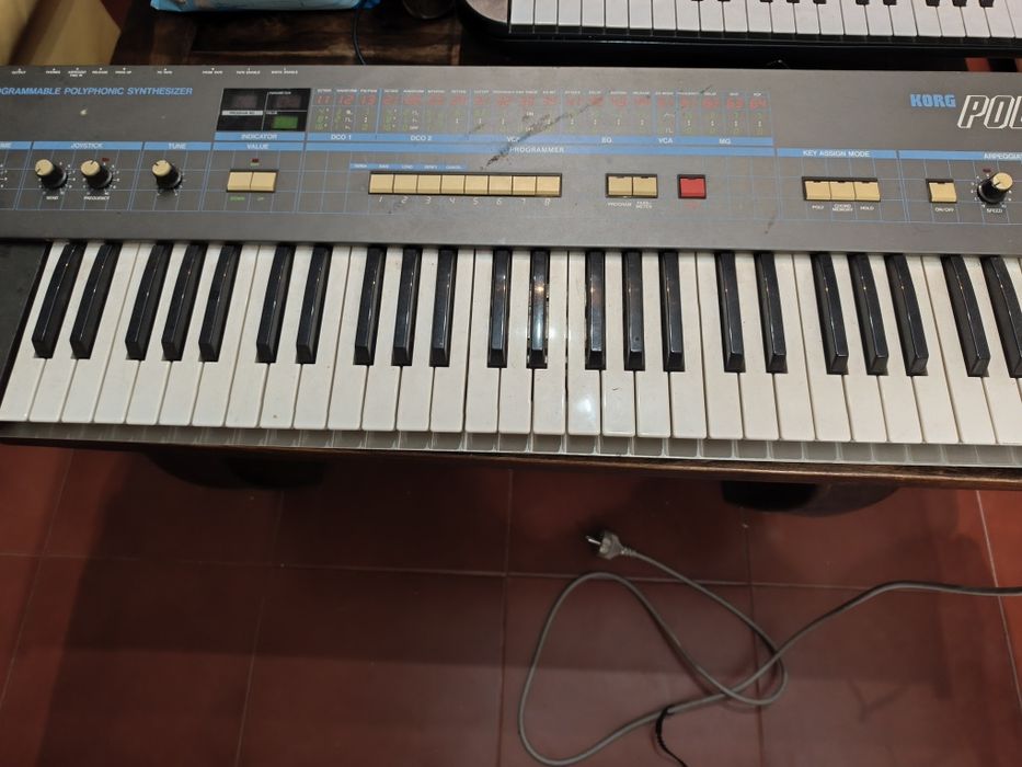 Sintetizador analógico Korg poly-61