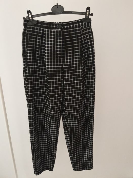 Spodnie w kratkę Monki r 34