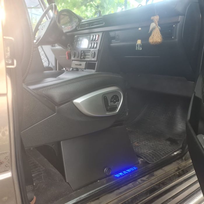 Продам Mercedes G 500.