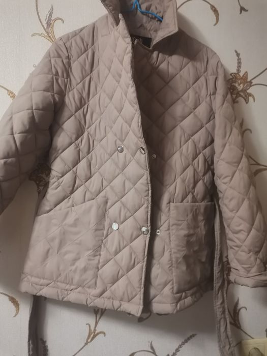 куртка стеганка розмер 46 р  нова  600 грн
