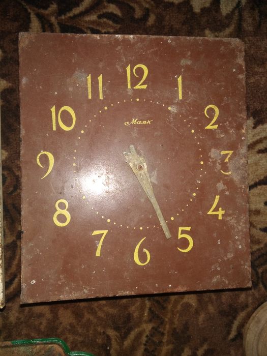 Старі настінні годинники