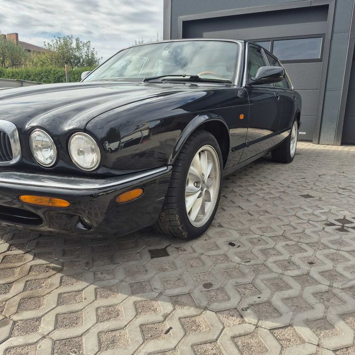 Jaguar XJ
