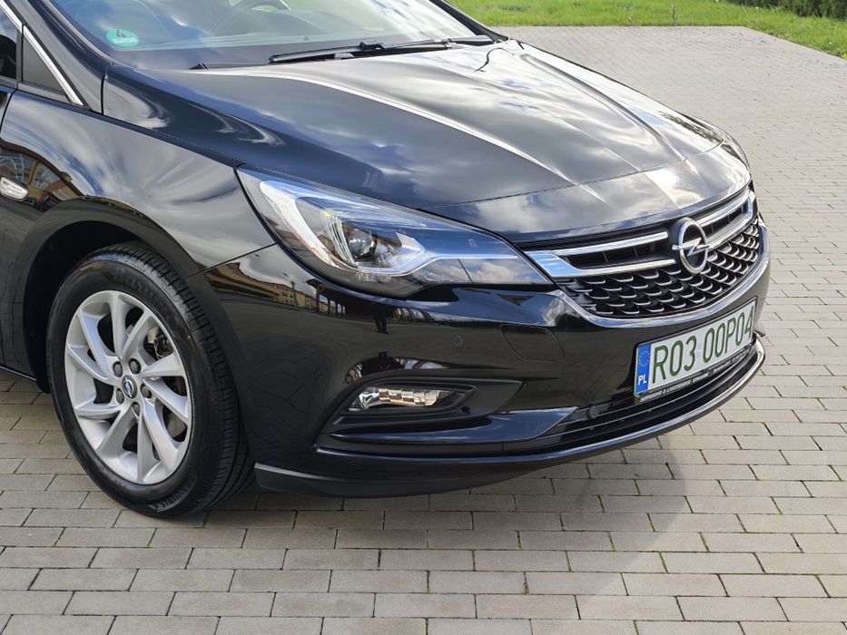 Opel Astra 1.4 b- rezerwacja