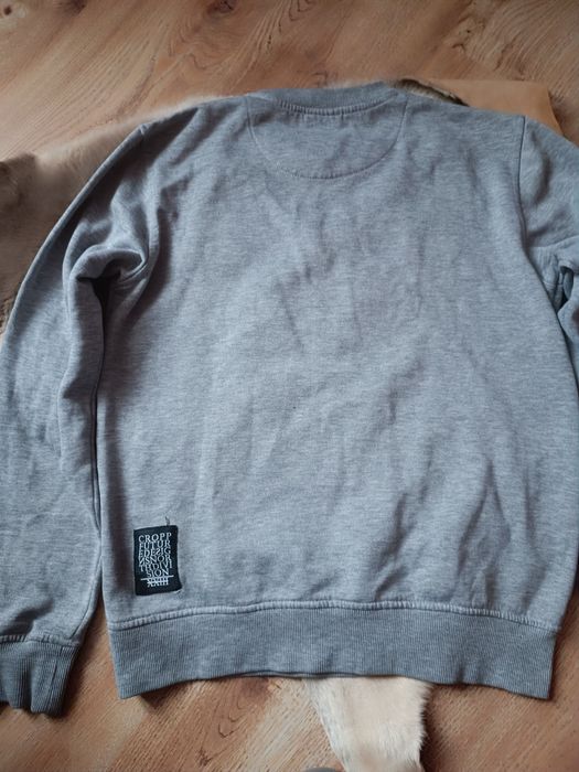 Szara bluza sportowa marki Cropp