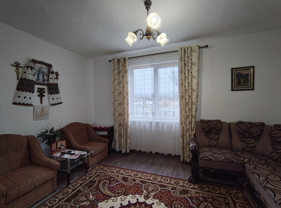 Затишний півособняк з усіма комунікаціями!