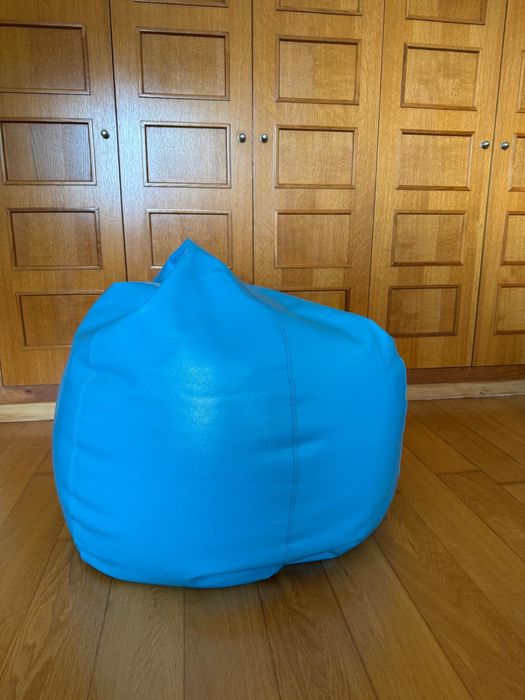 Puff azul  de pele gato preto