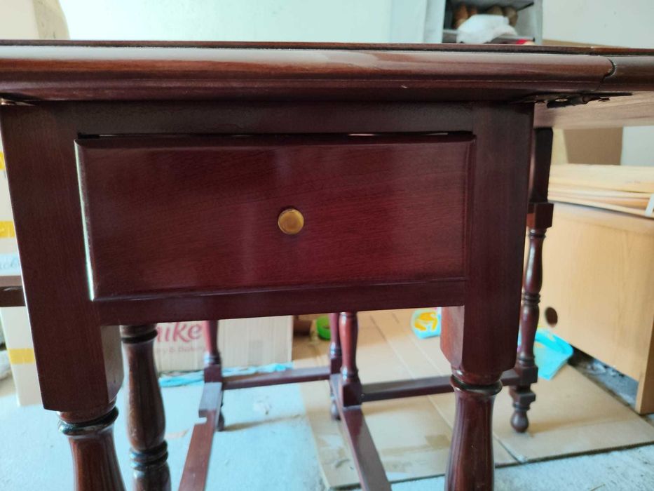 Mesa de jantar extensível em cerejeira