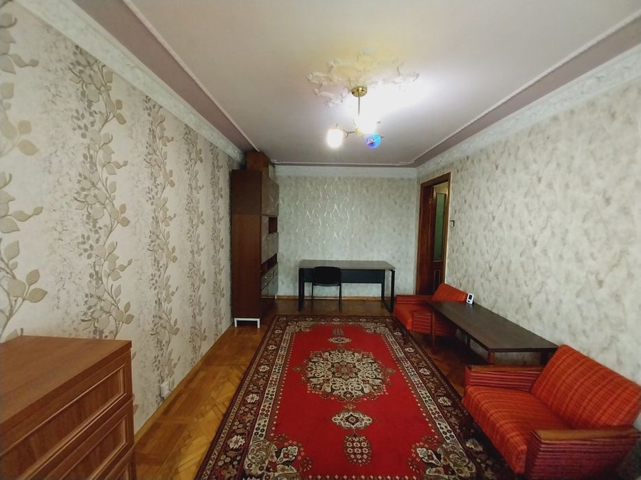 Сдам хорошую 2 комнатную квартиру! Метро!