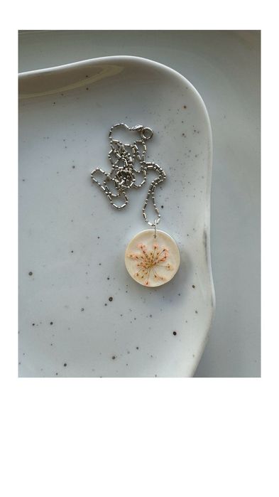 Zawieszka „fleur atomique” biżuteria handmade żywica srebro