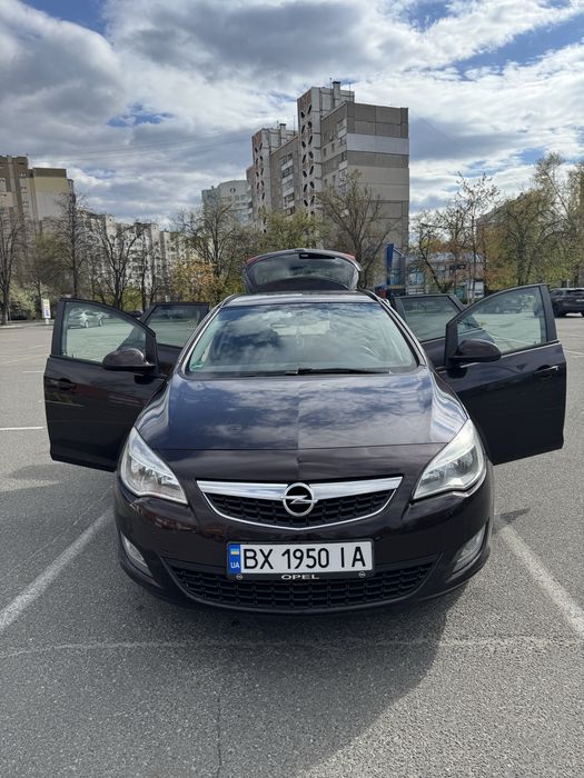 Продам Opel astra j 1.7 cdti sports tourer