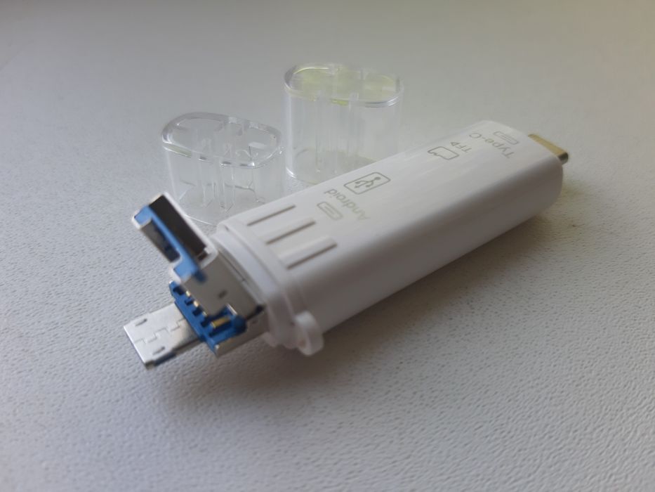 Універсальний картридер