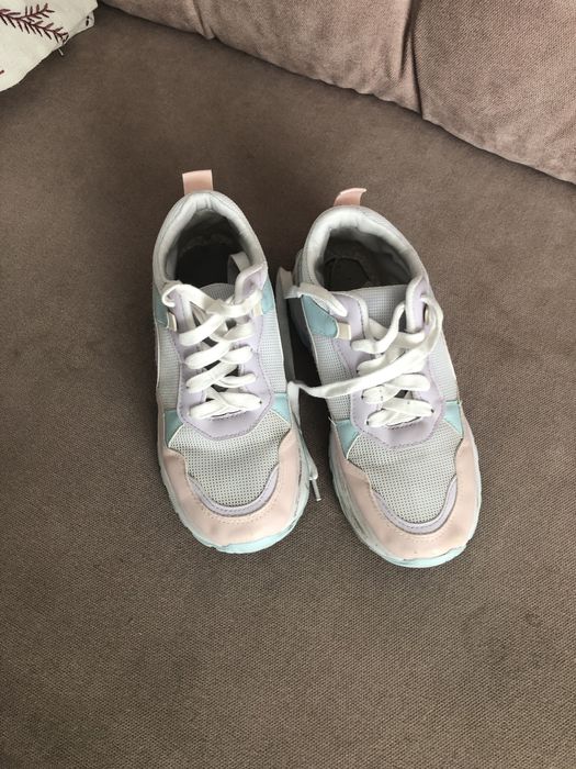 Buty sportowe typu adidasy